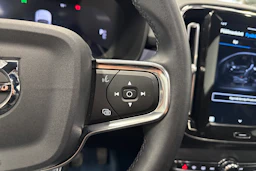 sininen Volvo C40 2022 kuva 12.