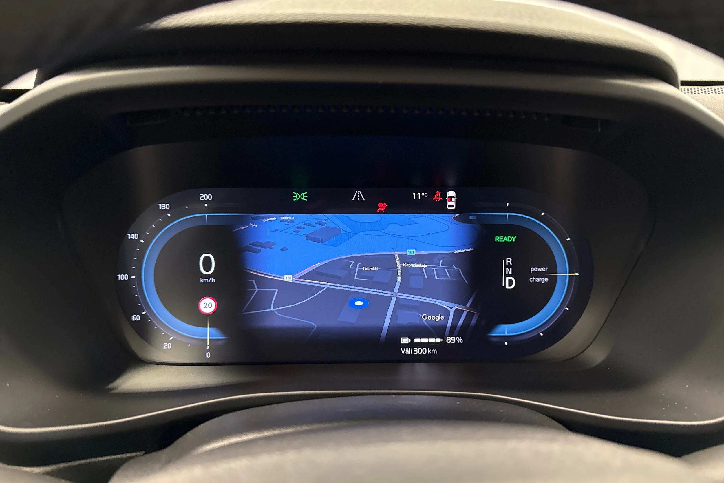 sininen Volvo C40 2022 kuva 13.