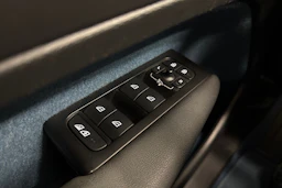 sininen Volvo C40 2022 kuva 14.