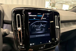 sininen Volvo C40 2022 kuva 18.