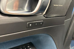 sininen Volvo C40 2022 kuva 24.