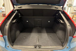 sininen Volvo C40 2022 kuva 25.