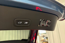 sininen Volvo C40 2022 kuva 26.