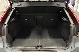 harmaa Volvo C40 2022 kuva 15.