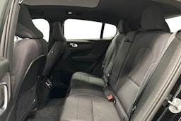 musta Volvo C40 2022 kuva 10.