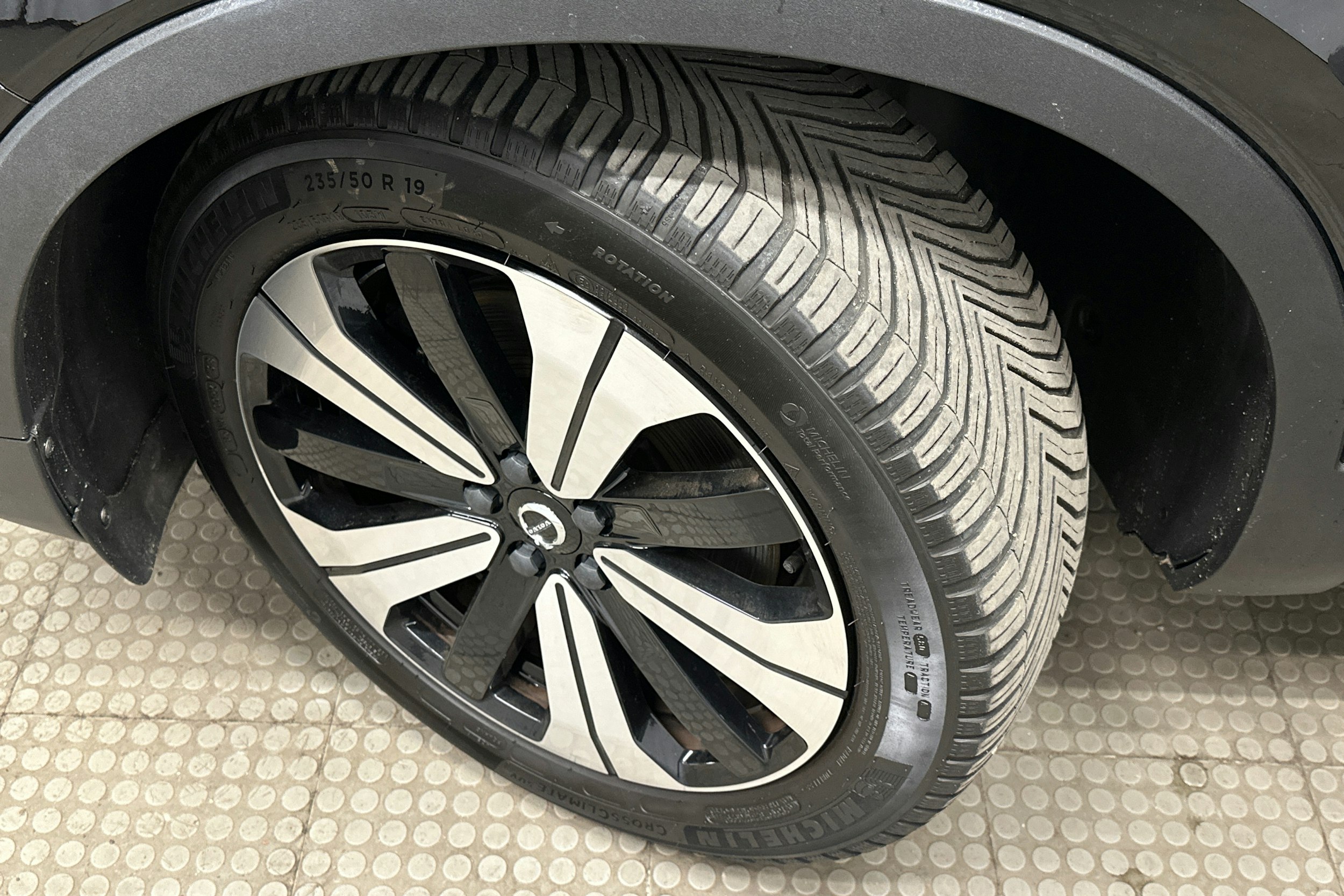 musta Volvo C40 2022 kuva 13.