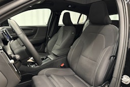 musta Volvo C40 2022 kuva 17.