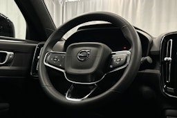 musta Volvo C40 2022 kuva 18.