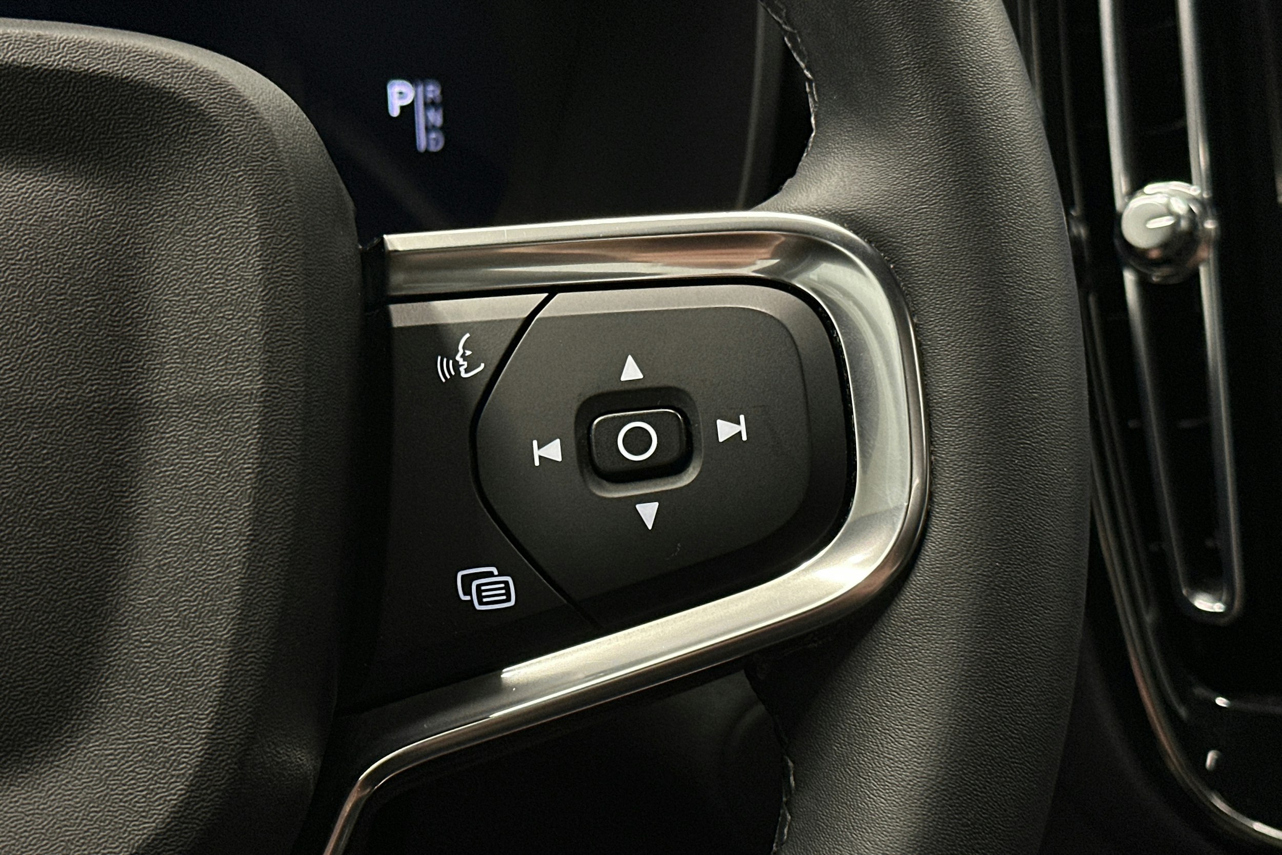 musta Volvo C40 2022 kuva 20.