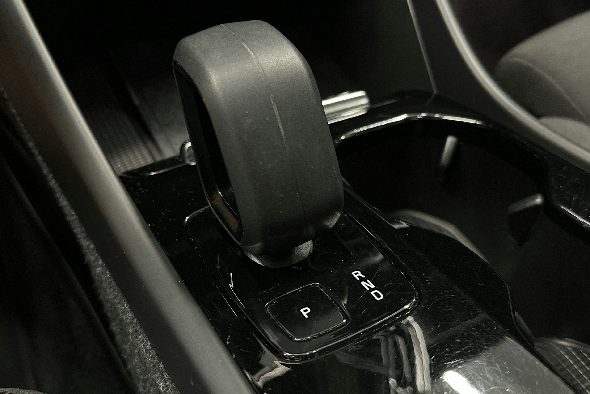 musta Volvo C40 2022 kuva 28.