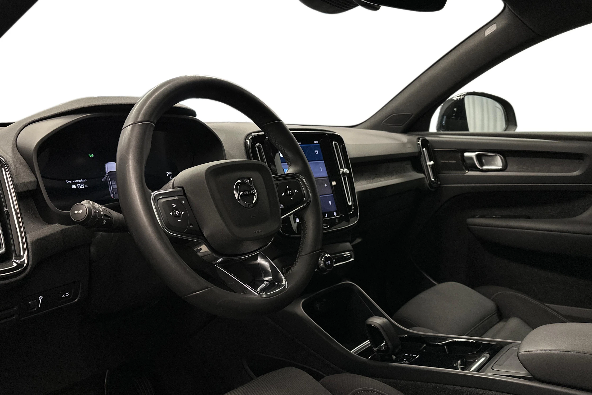 sininen Volvo C40 2022 kuva 8.