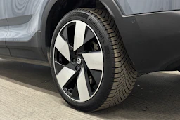 sininen Volvo C40 2022 kuva 13.