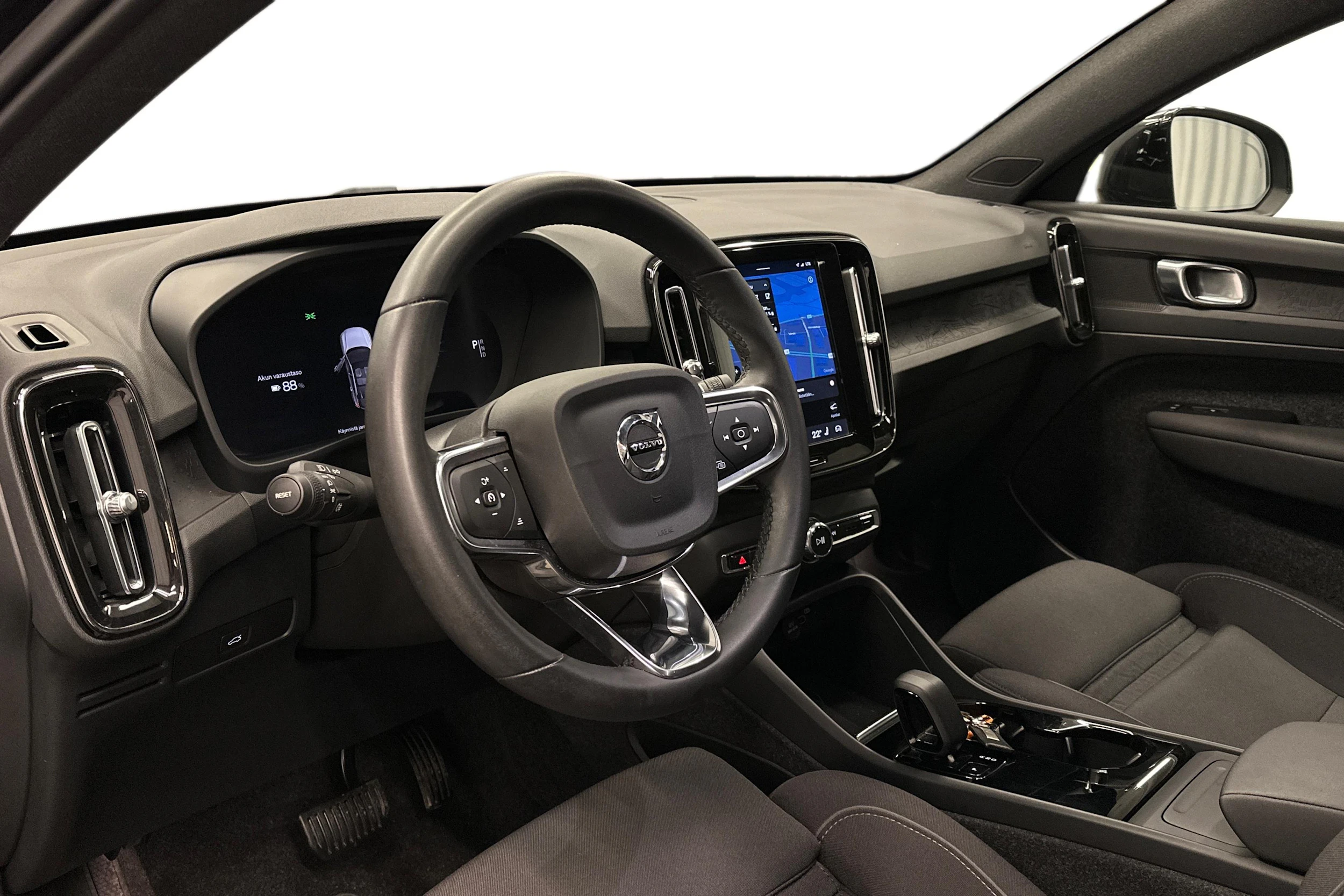 musta Volvo C40 2023 kuva 6.