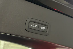 musta Volvo C40 2023 kuva 12.