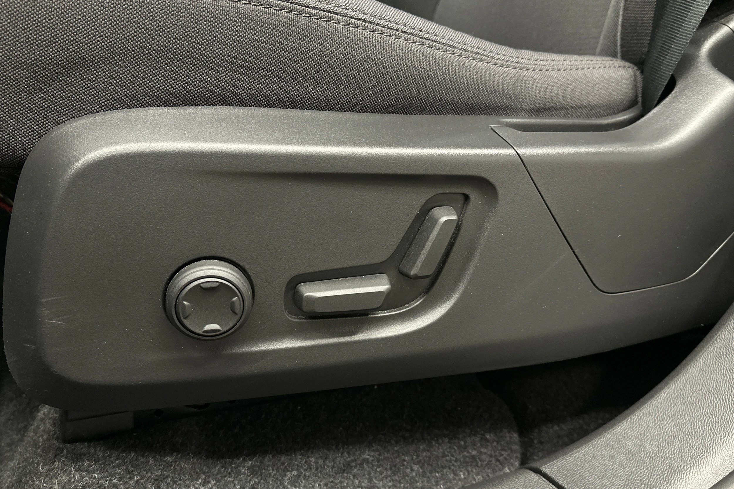 musta Volvo C40 2023 kuva 14.