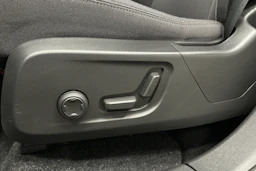 musta Volvo C40 2023 kuva 14.