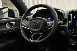 musta Volvo C40 2023 kuva 16.