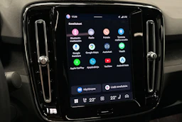 musta Volvo C40 2023 kuva 24.