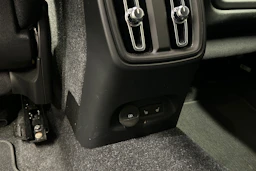 musta Volvo C40 2023 kuva 29.