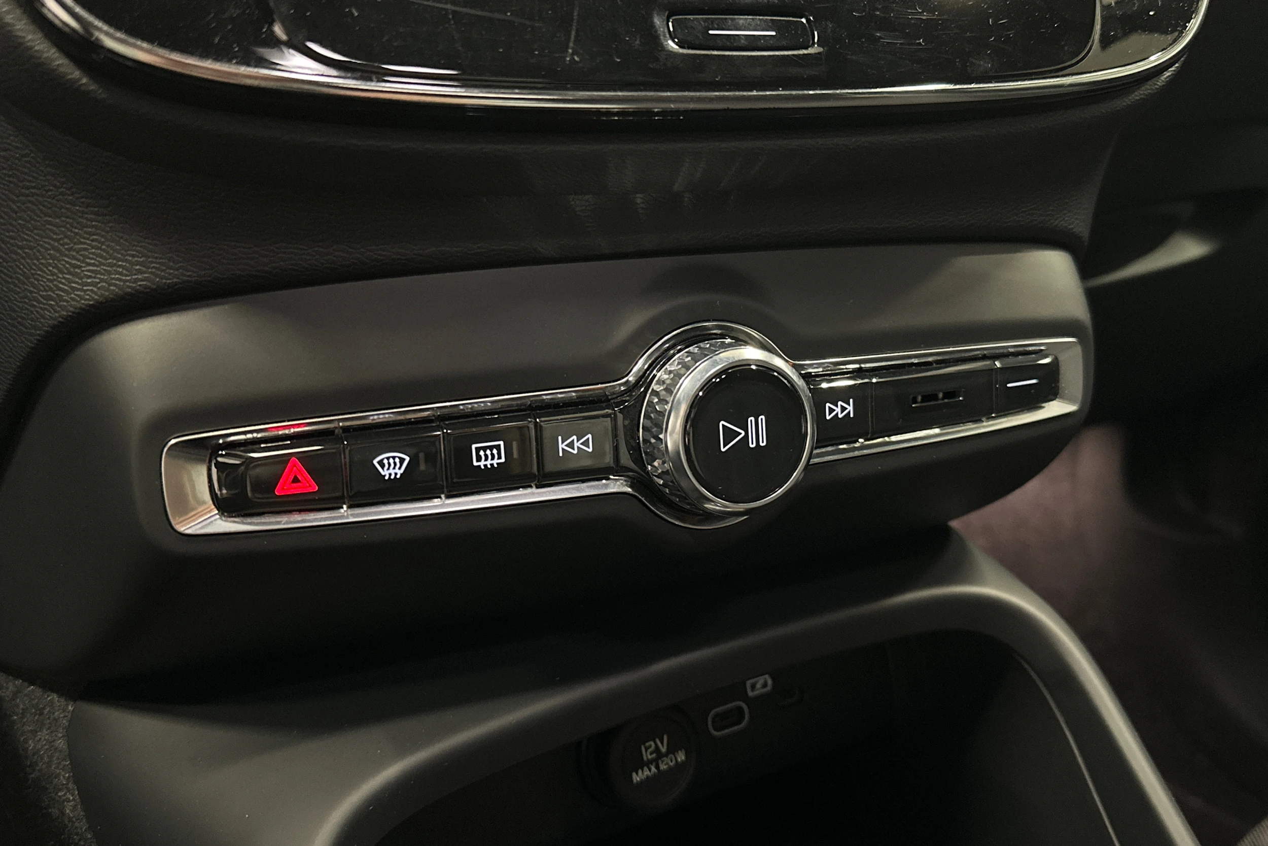 musta Volvo C40 2023 kuva 31.