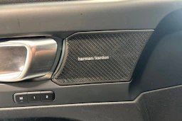 musta Volvo C40 2023 kuva 4.