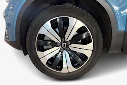 sininen Volvo C40 2023 kuva 9.