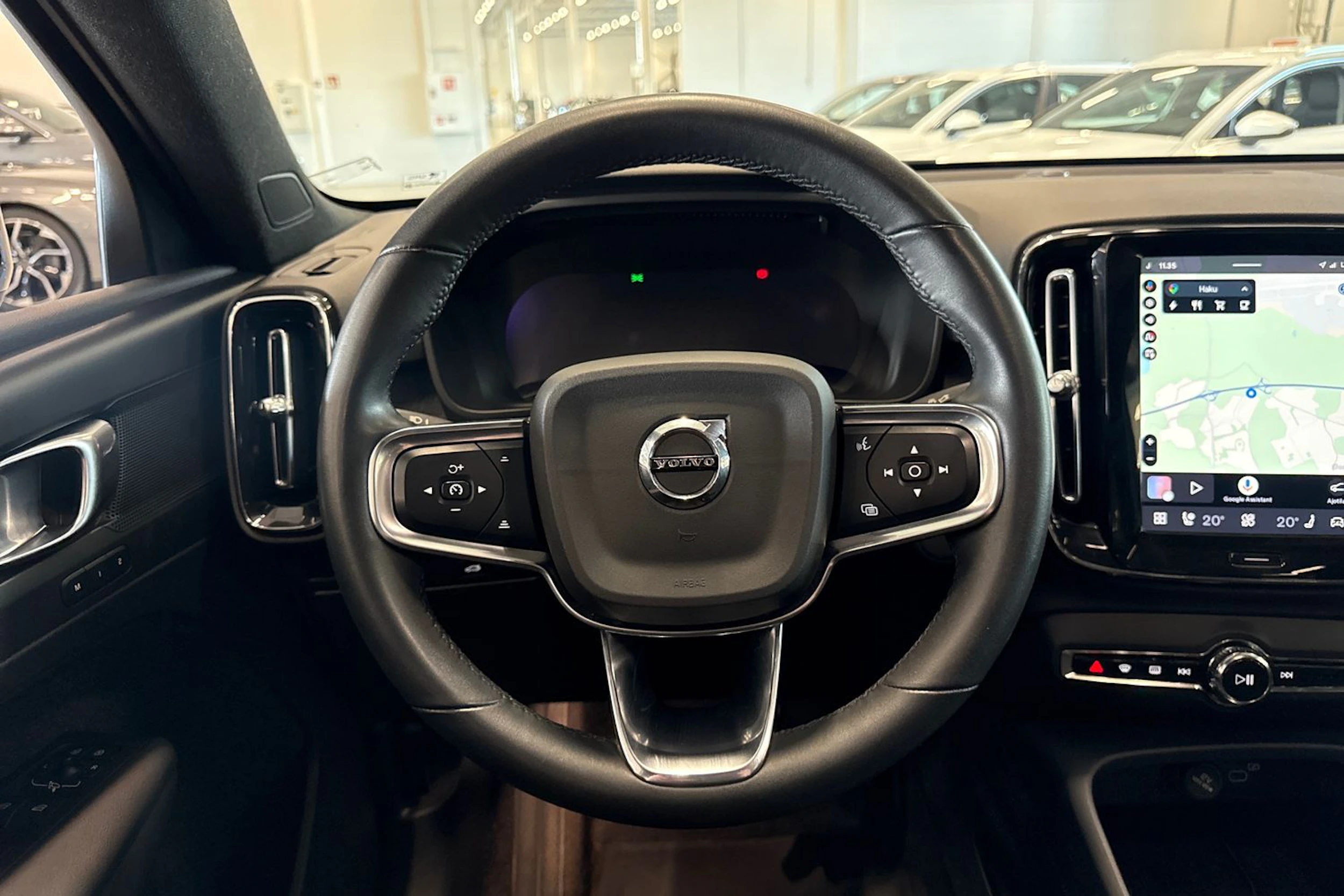 sininen Volvo C40 2023 kuva 11.
