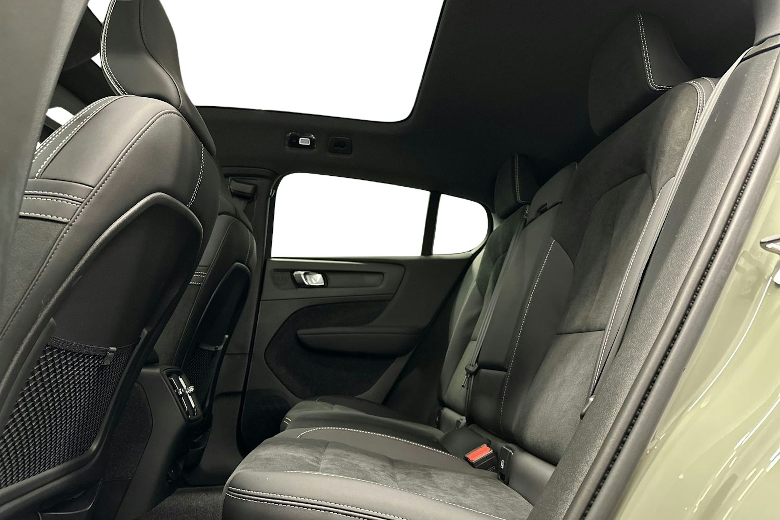 vihreä Volvo C40 2023 kuva 10.