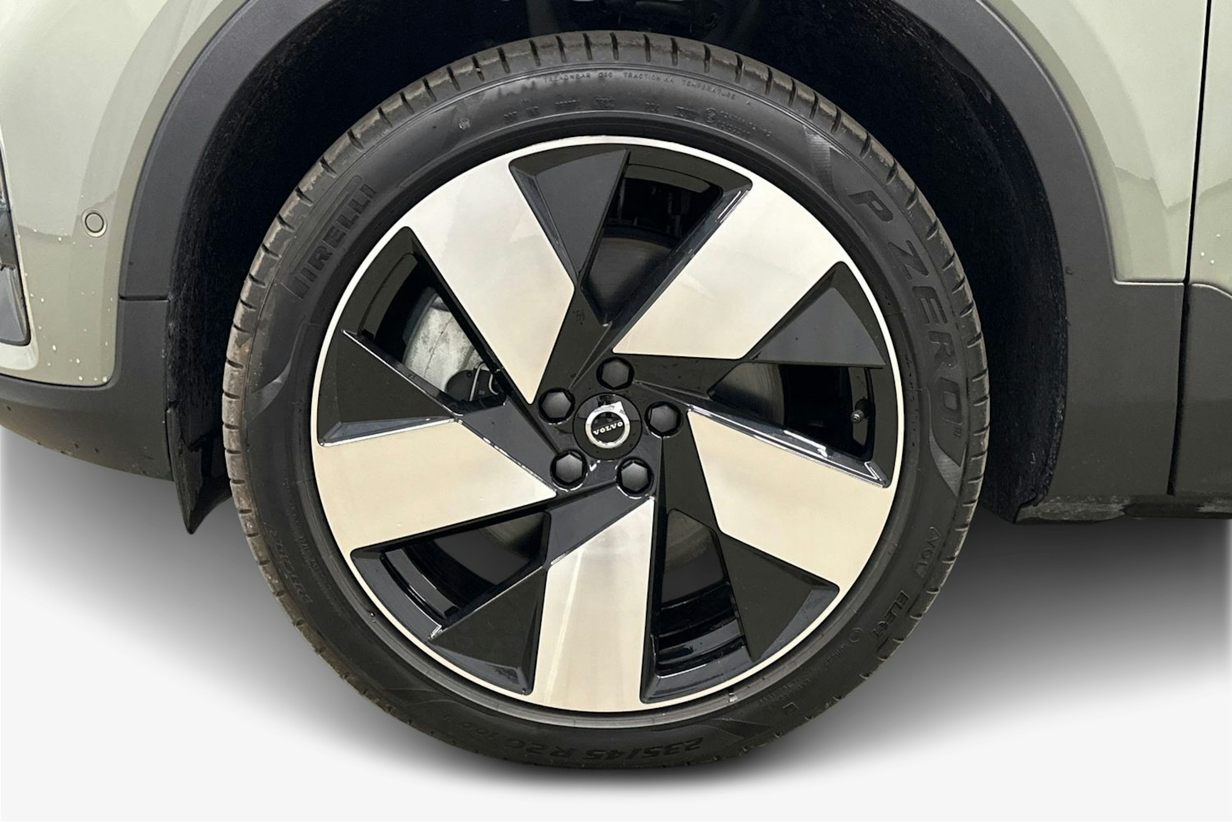 vihreä Volvo C40 2023 kuva 11.