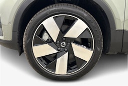 vihreä Volvo C40 2023 kuva 11.