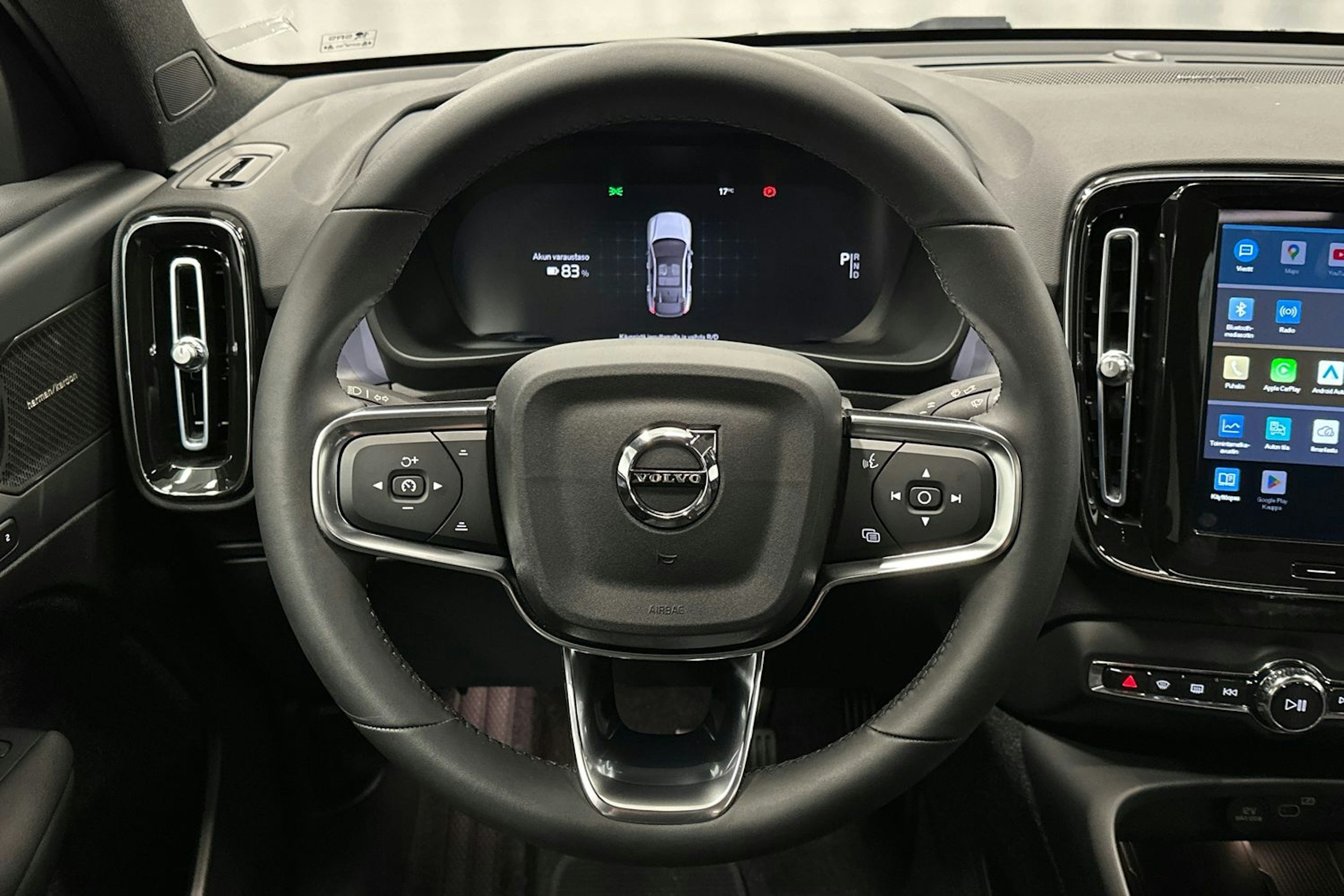 vihreä Volvo C40 2023 kuva 17.