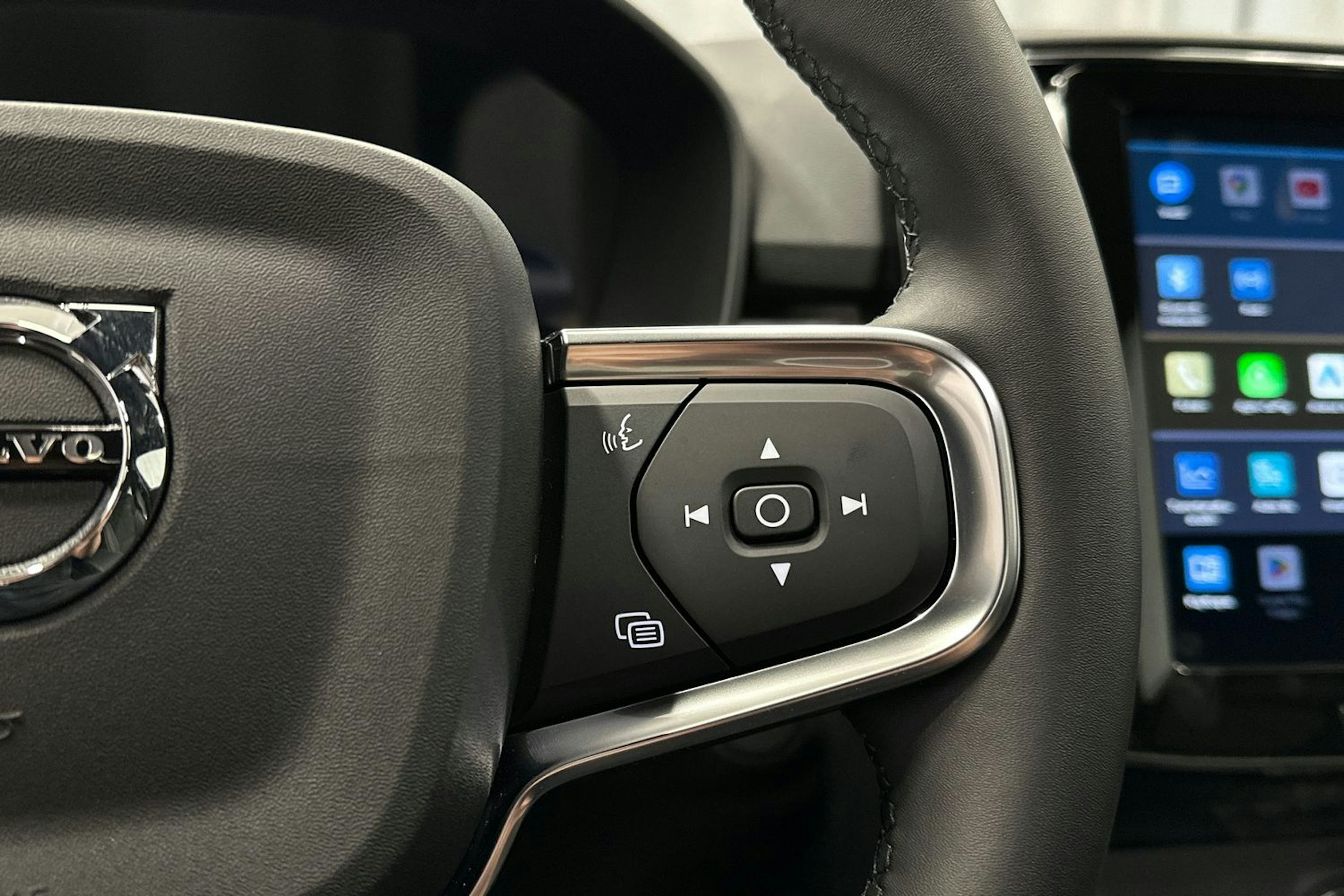 vihreä Volvo C40 2023 kuva 19.