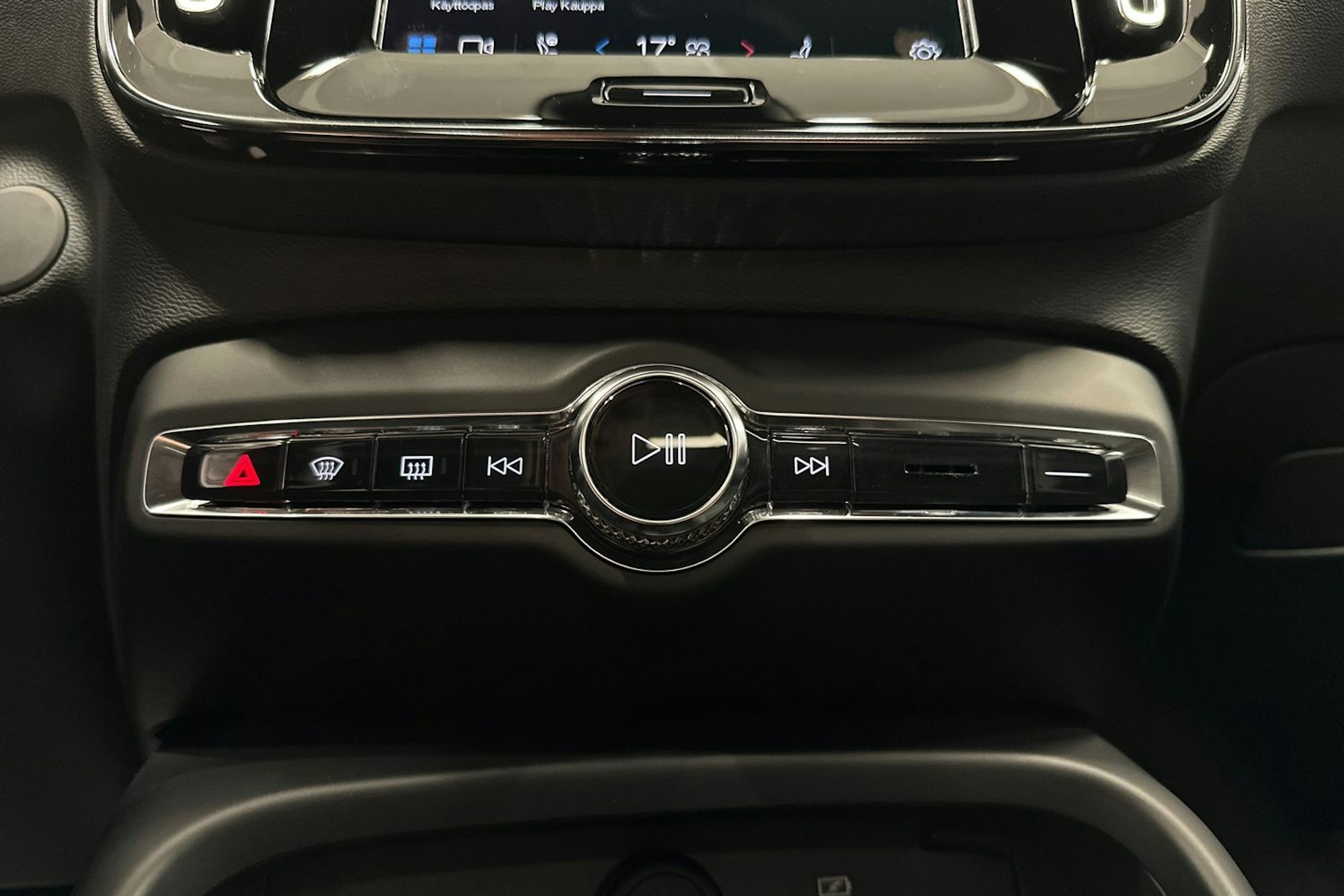 vihreä Volvo C40 2023 kuva 24.