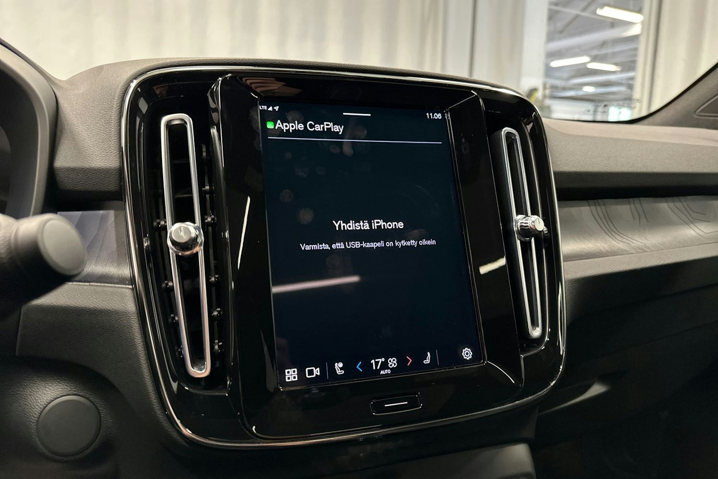 vihreä Volvo C40 2023 kuva 26.