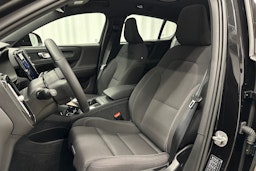 musta Volvo C40 2023 kuva 17.