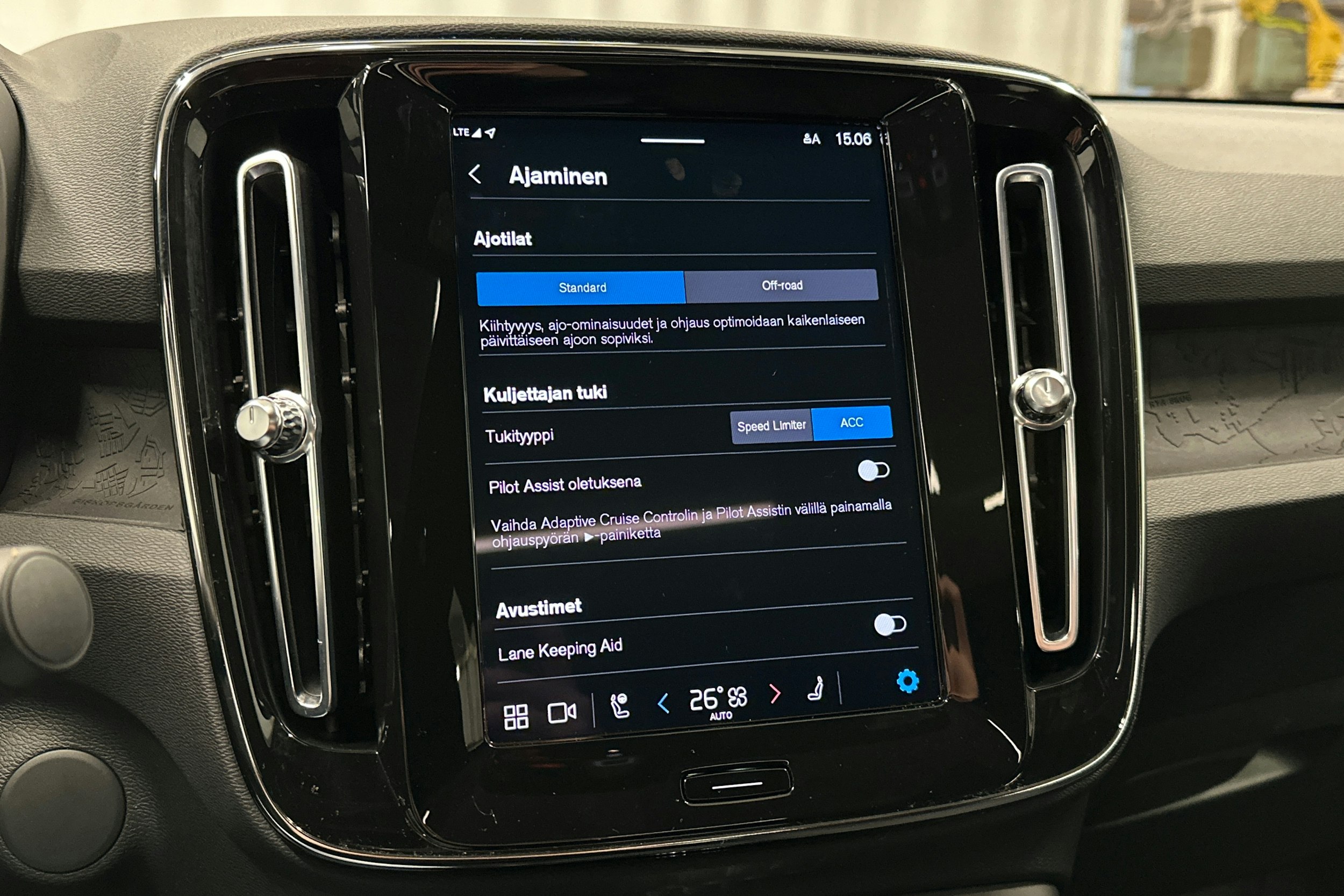 musta Volvo C40 2023 kuva 26.