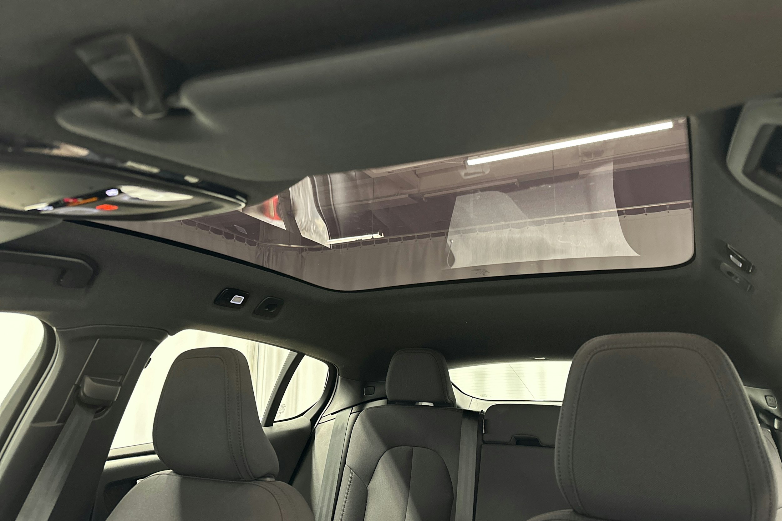 musta Volvo C40 2023 kuva 31.