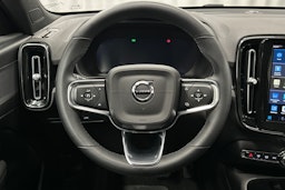 harmaa Volvo C40 2023 kuva 16.