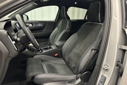 harmaa Volvo C40 2023 kuva 19.