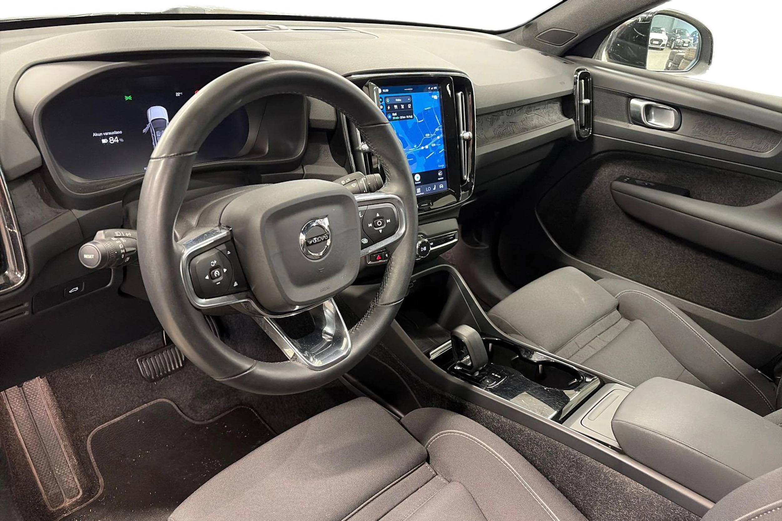 musta Volvo C40 2023 kuva 3.