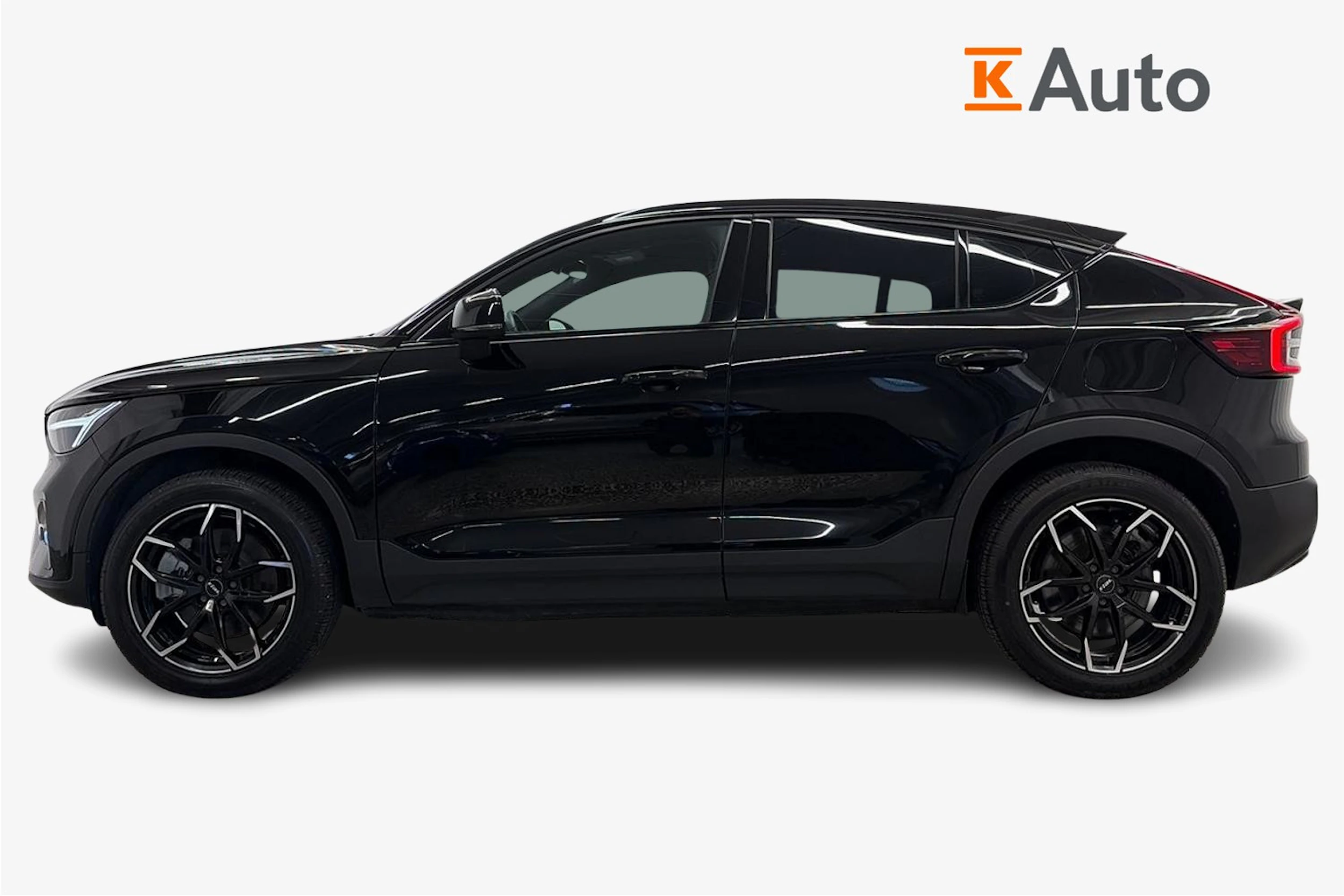 musta Volvo C40 2023 kuva 5.