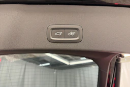 musta Volvo C40 2023 kuva 12.
