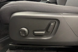 musta Volvo C40 2023 kuva 15.