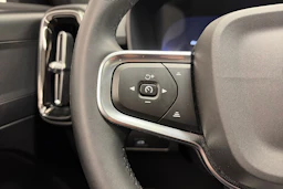musta Volvo C40 2023 kuva 17.