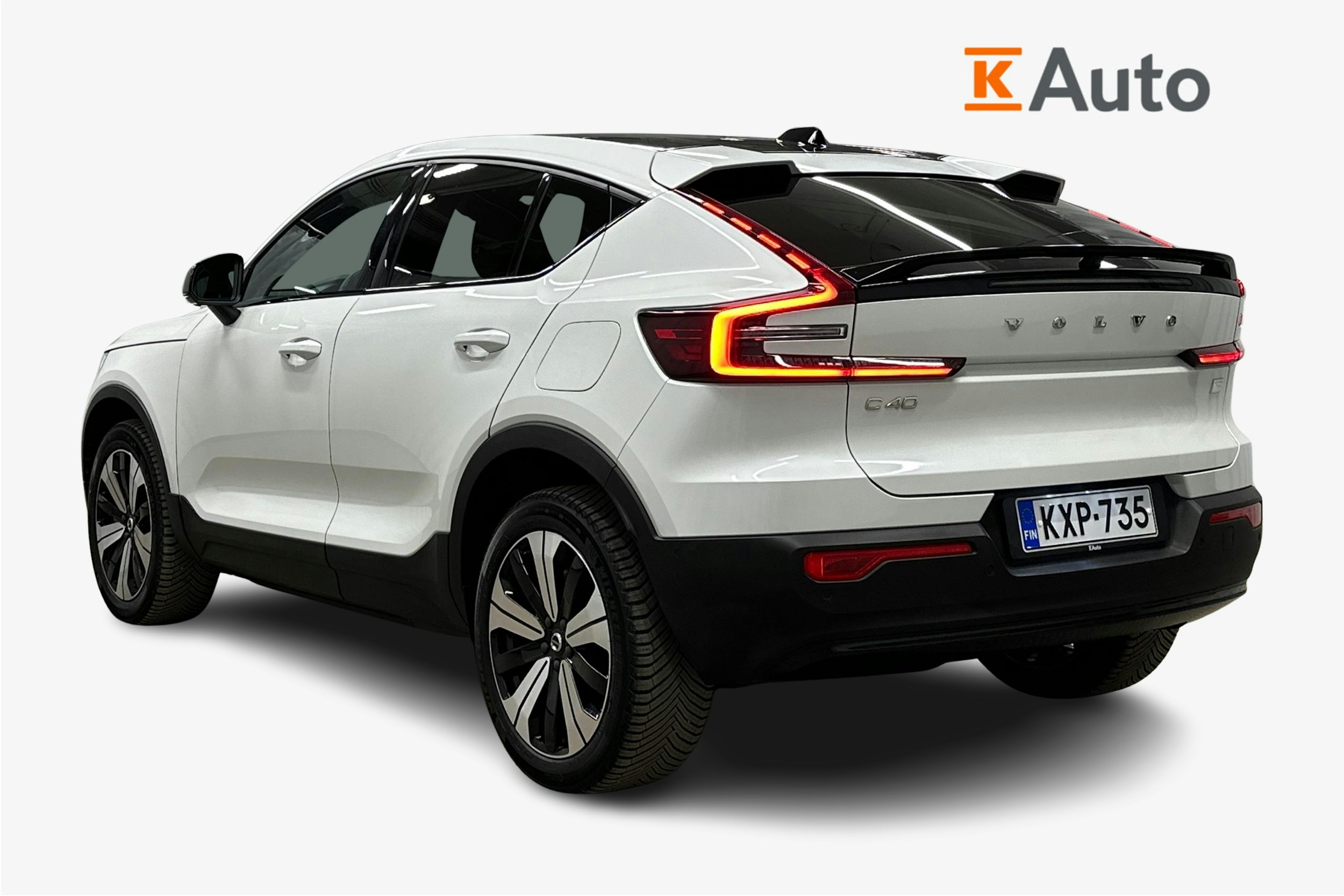 valkoinen Volvo C40 2023 kuva 2.