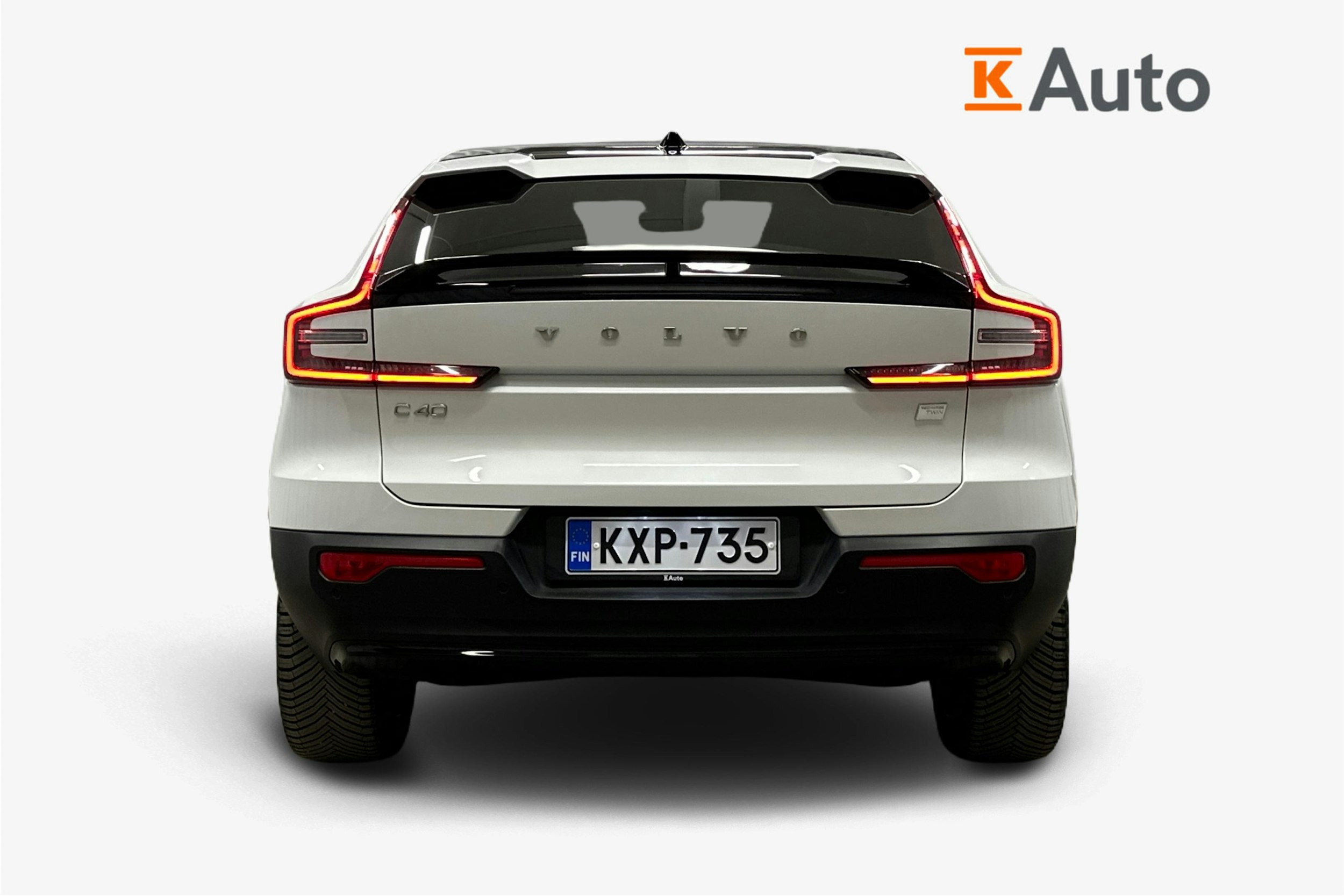 valkoinen Volvo C40 2023 kuva 3.