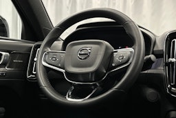 valkoinen Volvo C40 2023 kuva 19.