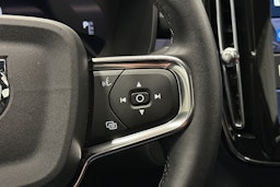 valkoinen Volvo C40 2023 kuva 21.