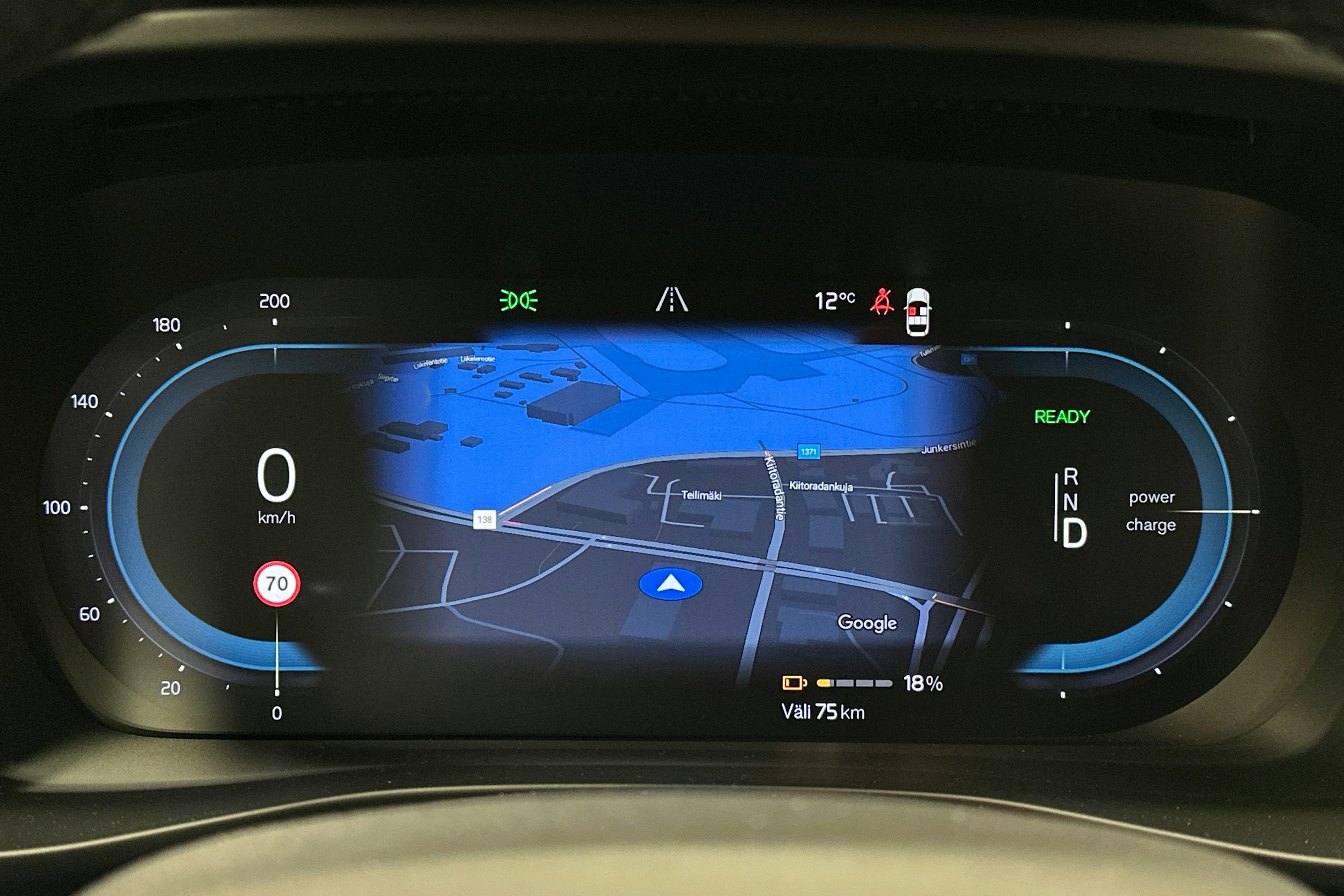 valkoinen Volvo C40 2023 kuva 22.