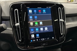 valkoinen Volvo C40 2023 kuva 23.